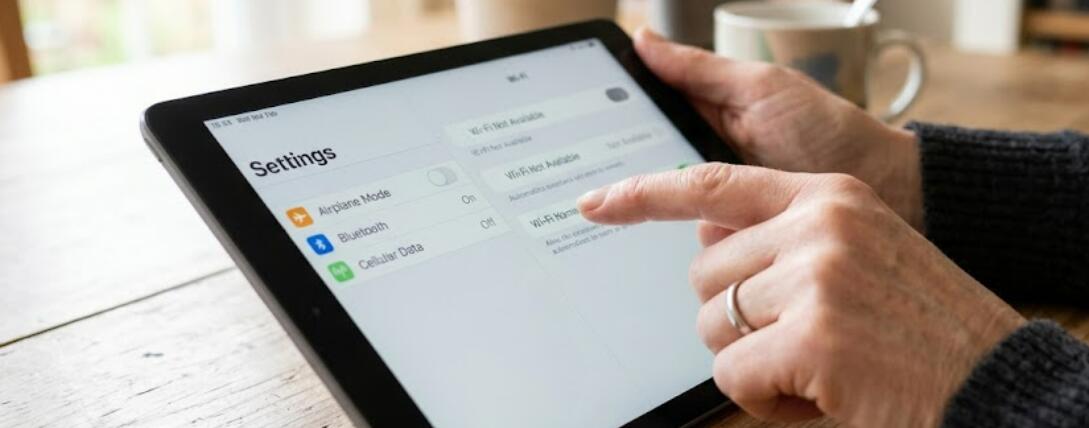 Why is the WiFi switch on a tablet either unable to turn on or grayed out? How to fix?