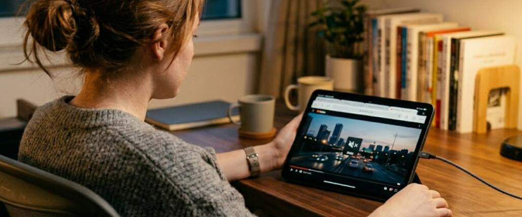 Why is there no sound when watching videos in the browser on my tablet?